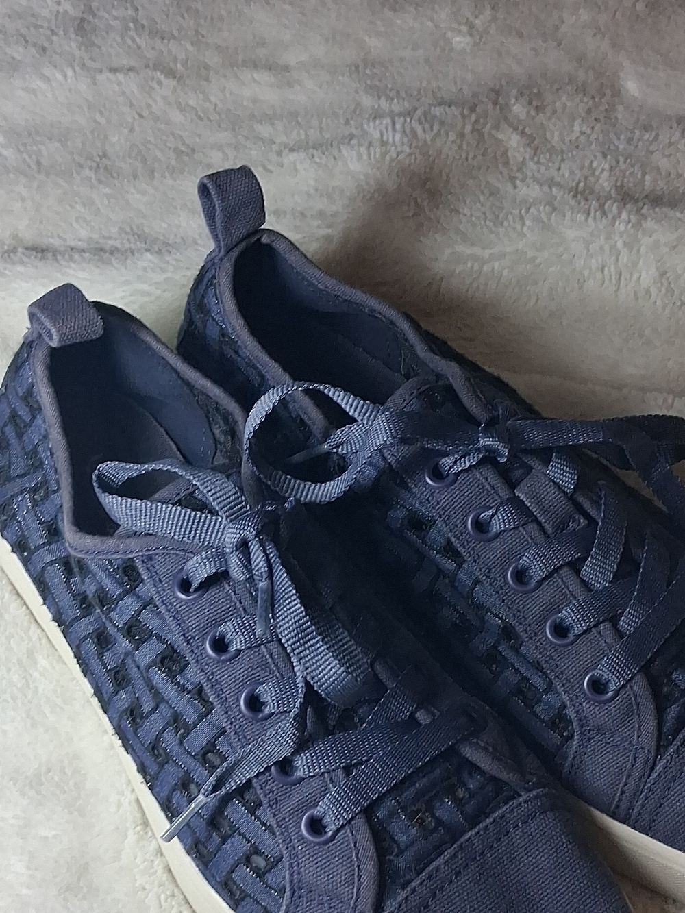 Womens Size 8.5 Navy Casual Lace-Up Sneakers